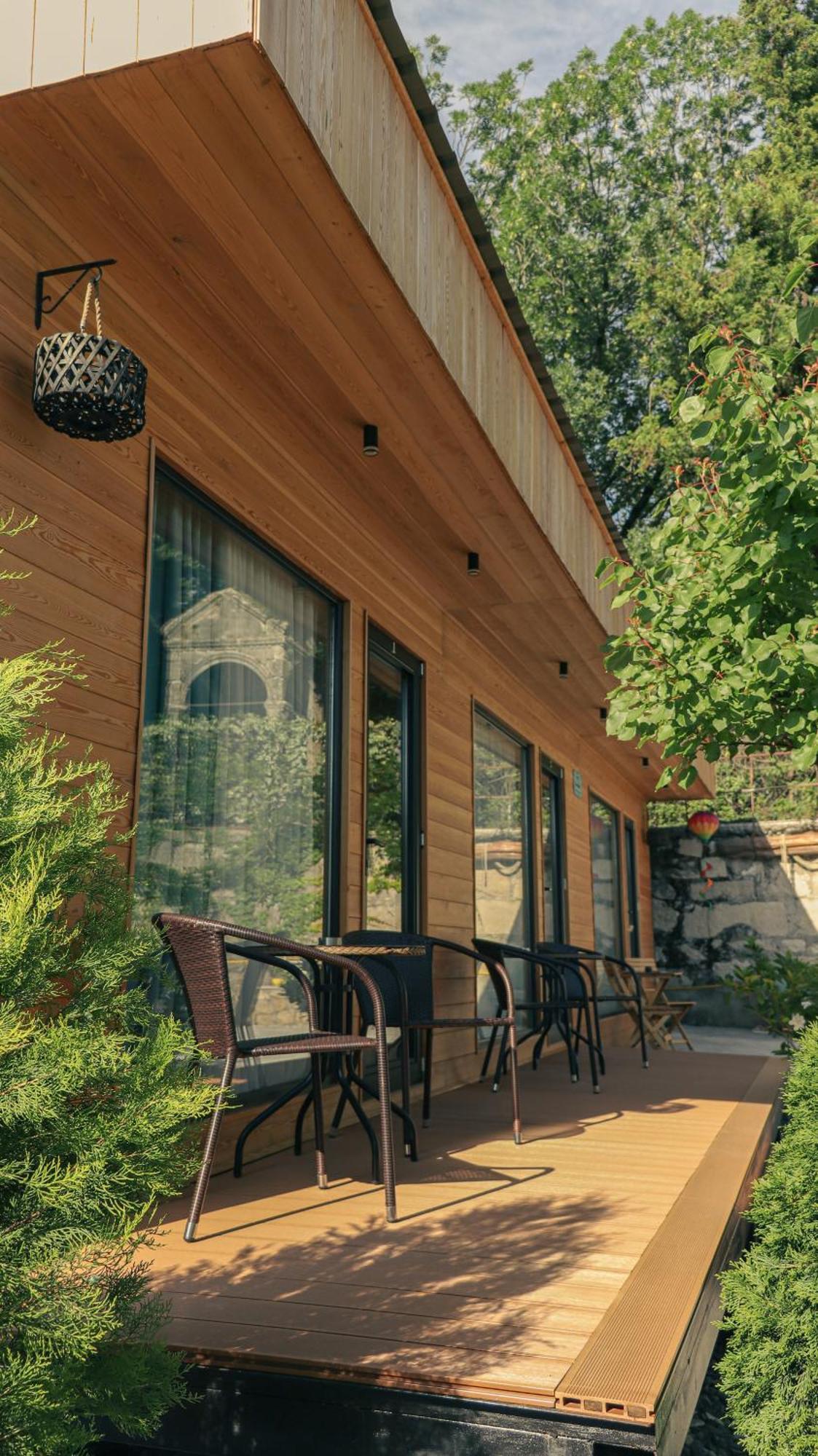 Garden Rooms In Kʼutʼaisi Exterior foto