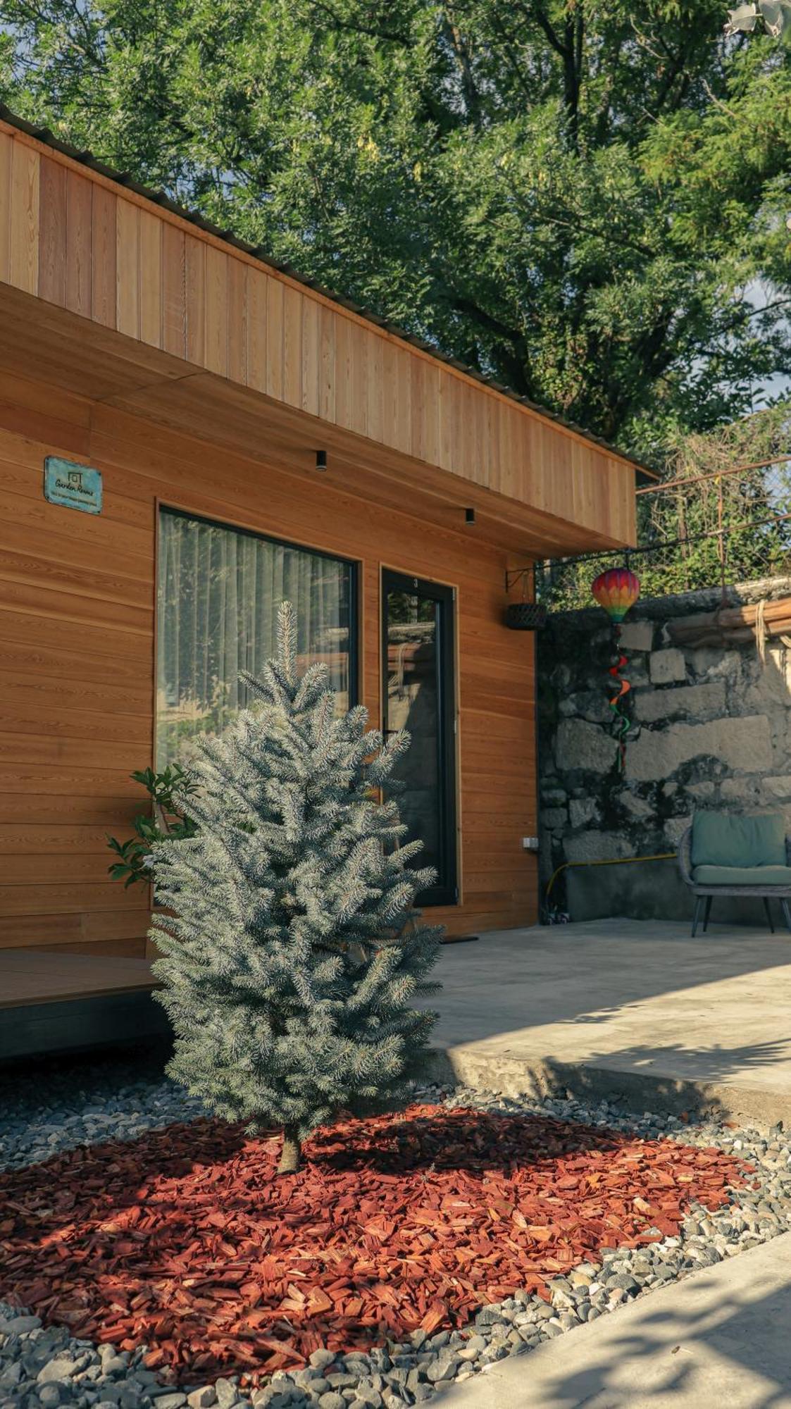 Garden Rooms In Kʼutʼaisi Exterior foto